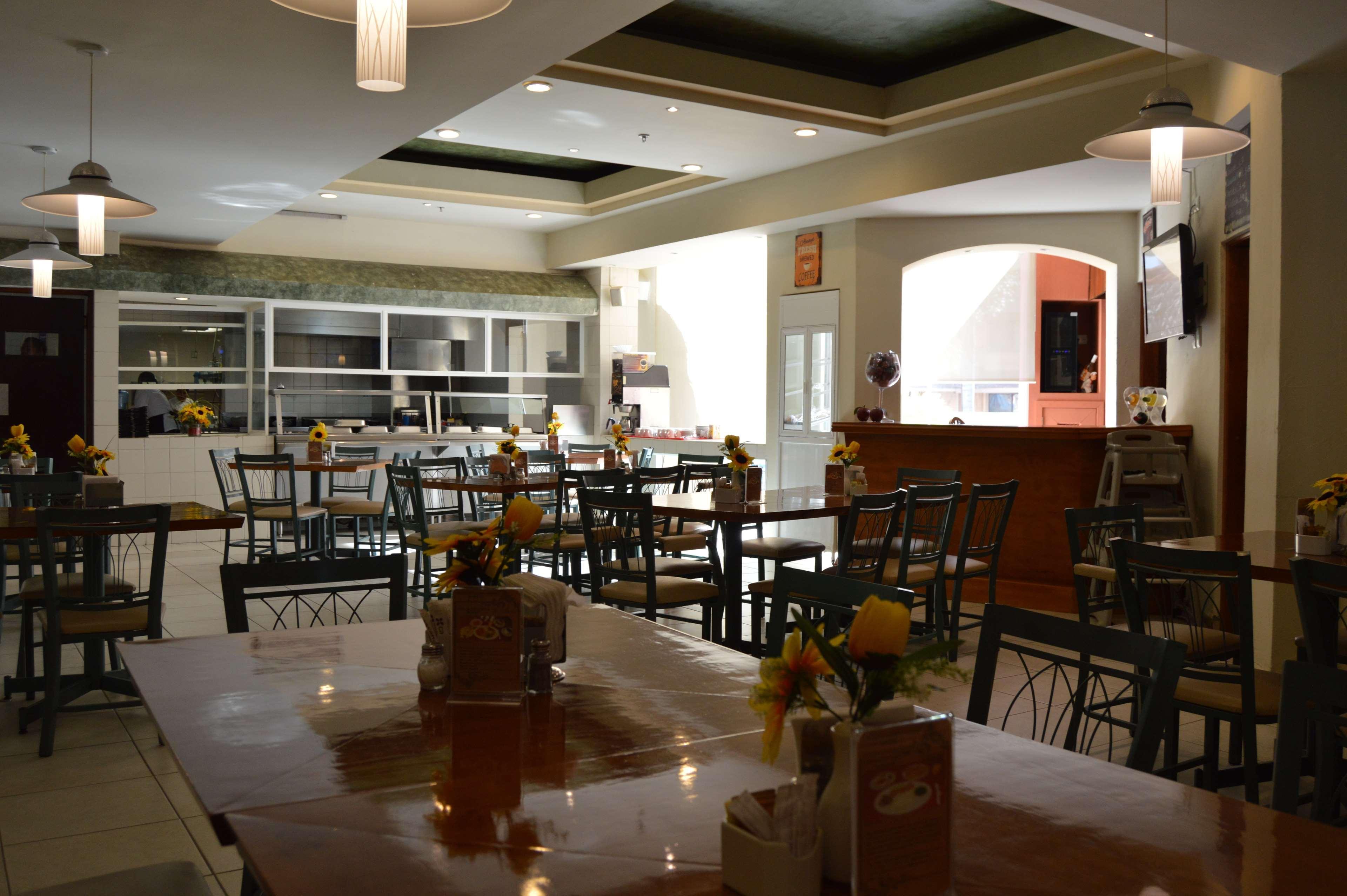 Best Western Bazarell Inn Montemorelos Zewnętrze zdjęcie