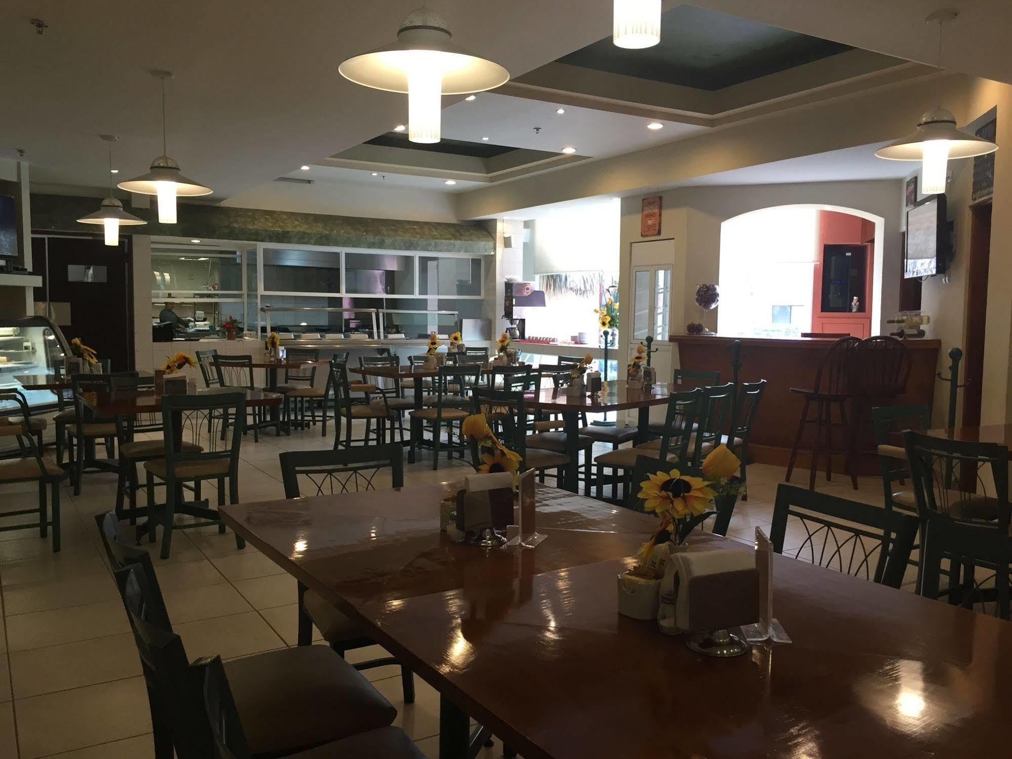 Best Western Bazarell Inn Montemorelos Zewnętrze zdjęcie